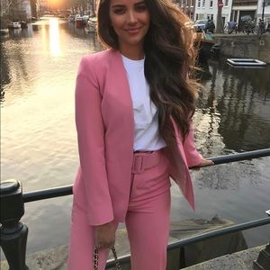 *Brand new* Blogger favorite pink Zara suit